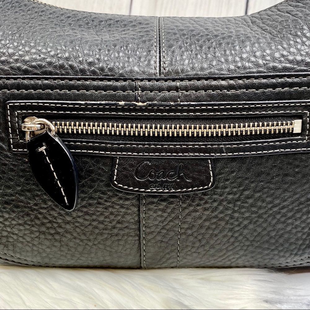 C O A C H : Pebble Leather Handbag - Picture 2 of 7